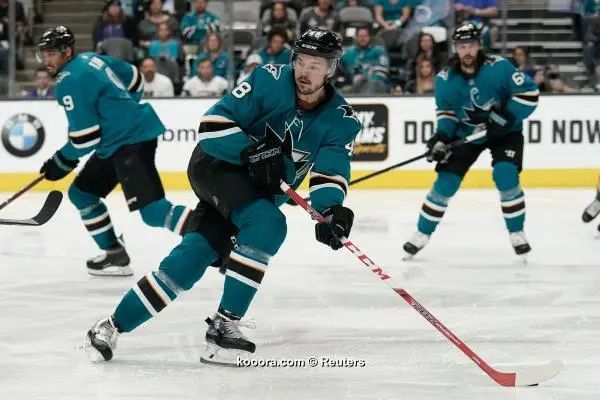 ?i=reuters%2f2019-04-24%2f2019-04-24t061420z_1517134802_nocid_rtrmadp_3_nhl-stanley-cup-playoffs-vegas-golden-knights-at-san-jose-sharks_reuters