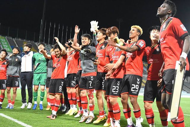 لاعبو جيونجنام 