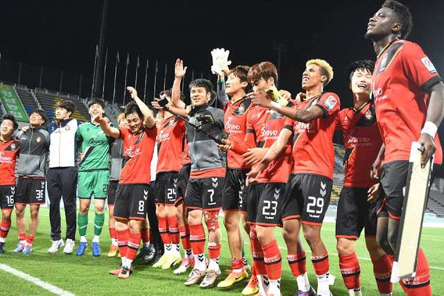 لاعبو جيونجنام 