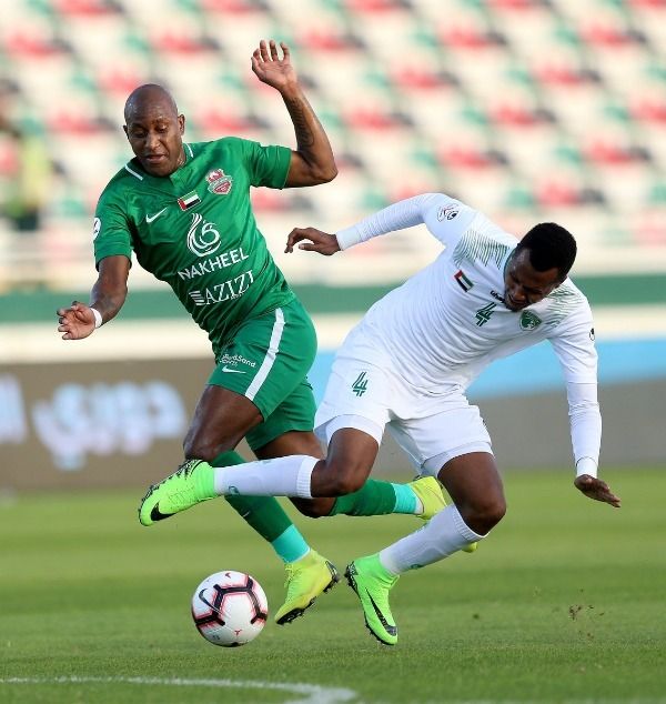 من مباراة شباب الأهلي والإمارات