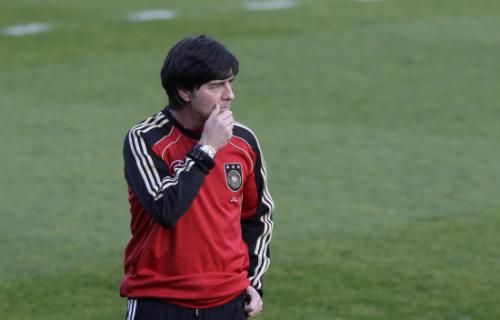 2010-10-06t164133z_01_tob18_rtridsp_3_soccer-euro-germany_reuters