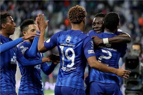 جوناثان سوريانو مع لاعبي الهلال