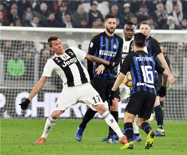 من لقاء سابق بين يوفنتوس وإنتر ميلان 