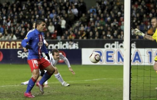 2010-11-04t192540z_01_sin34_rtridsp_3_soccer-europa_reuters