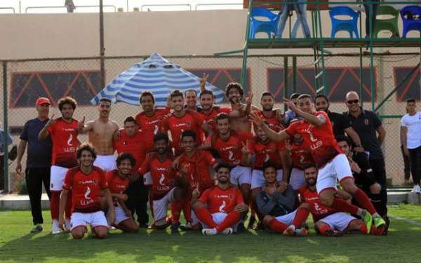 لاعبو شباب الأهلي