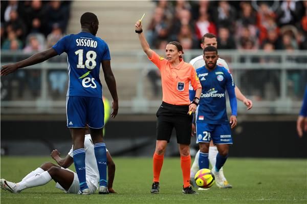 ستيفاني فرابارت خلال اللقاء