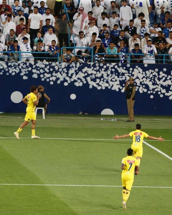 تاوامبا يحتفل بالهدف