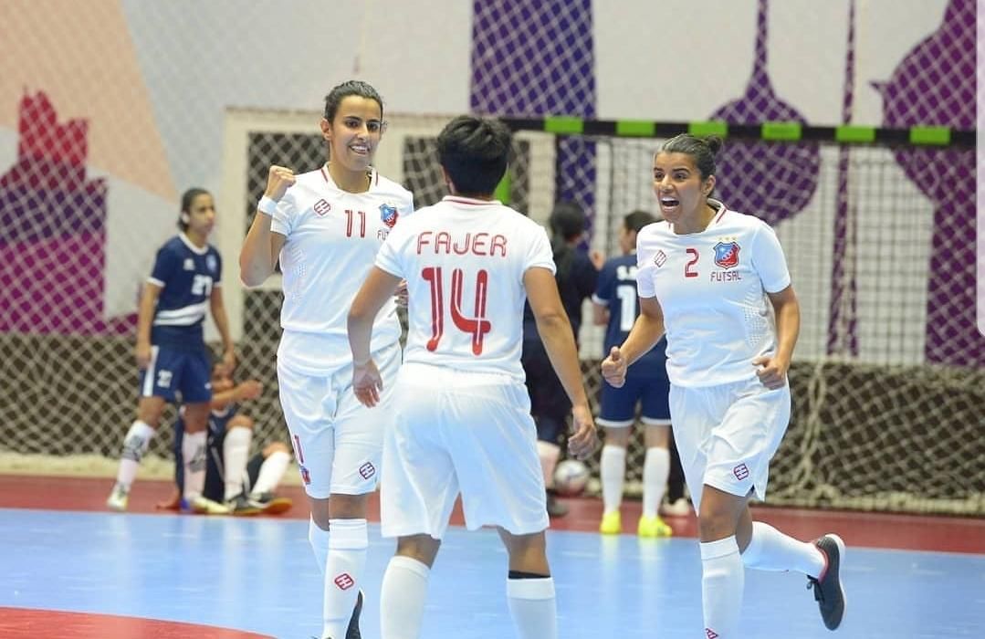 لاعبات الكويت بعد تفوقهن على فريق سلوى الصباح