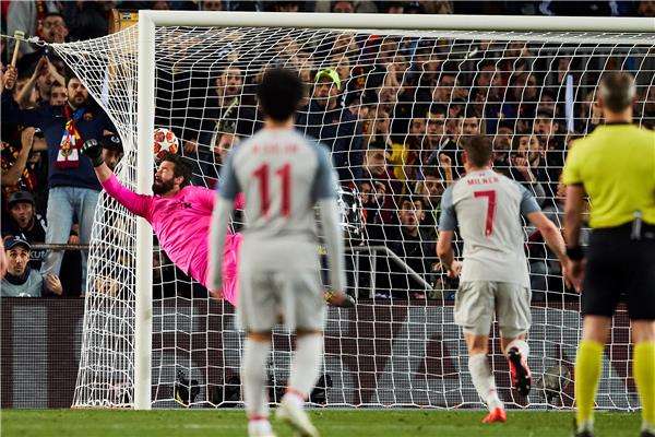 أليسون بيكر