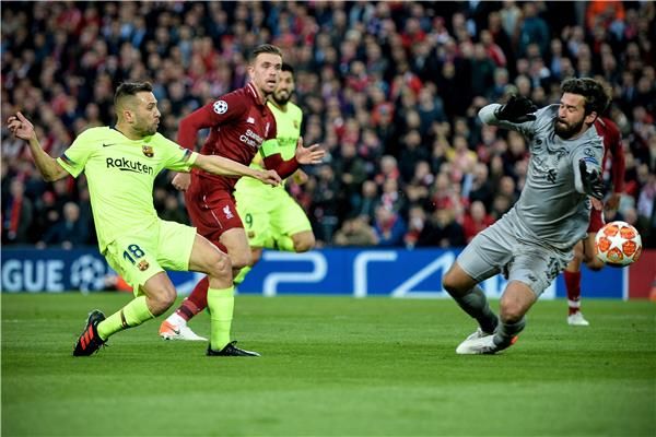 أليسون بيكر