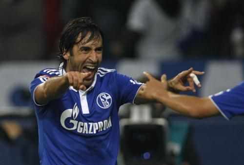 2010-11-05t215130z_01_ina06_rtridsp_3_soccer-germany_reuters