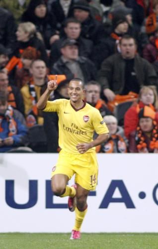 2010-11-03t202633z_01_don03_rtridsp_3_soccer-champions_reuters