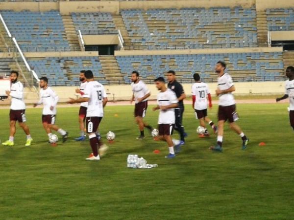 إحماء اللاعبين قبل اللقاء