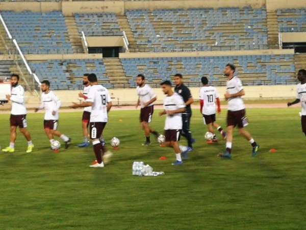 إحماء اللاعبين قبل اللقاء