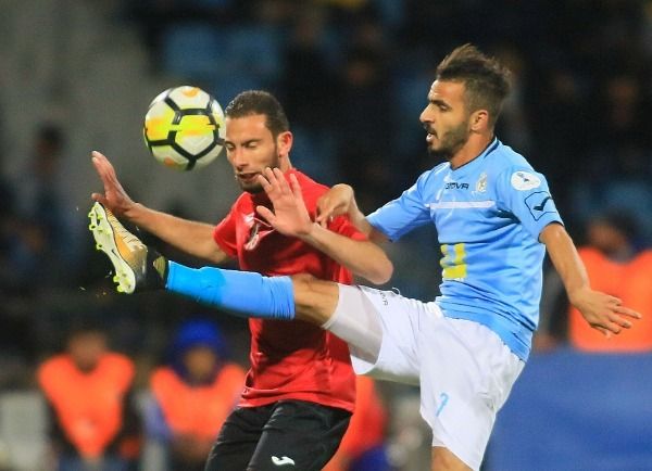 شلباية والعرسان في لقطة أثناء المباراة