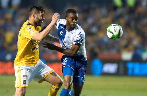 جانب من مباراة تيجريس وباتشوكا