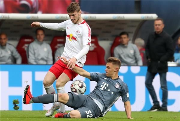 تعثر بايرن ميونخ أمام لايبزيج منح دورتموند أملا جديدا