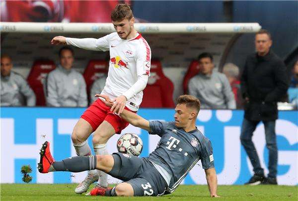 تعثر بايرن ميونخ أمام لايبزيج منح دورتموند أملا جديدا