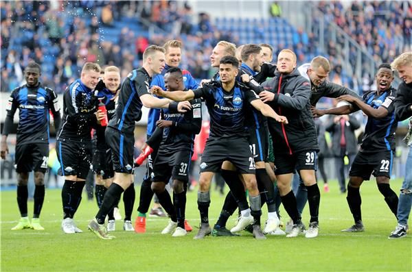 لاعبو بادربورن 