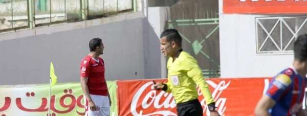 الجمل أثناء مناوشاته مع الجماهير