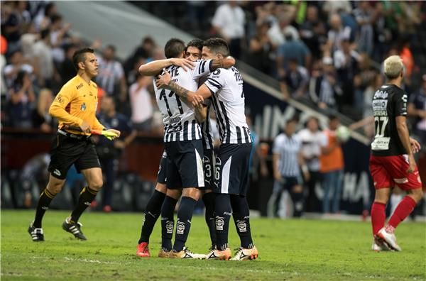 جانب من لقاء مونتيري ونيكاكسا