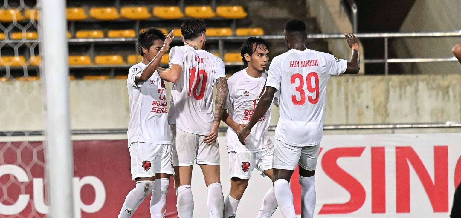 فرحة لاعبي ماكاسار 