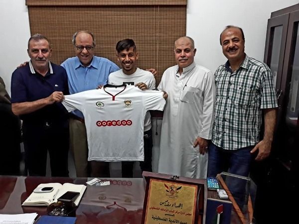 غزة الرياضي يقدم لاعبه محمد السطري