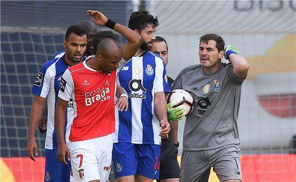  إيكر كاسياس 