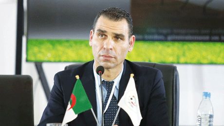 خير الدين زطشي رئيس الاتحاد الجزائري