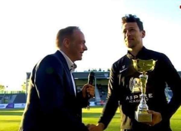 المساكني يتوج بجائزة أفضل لاعب 