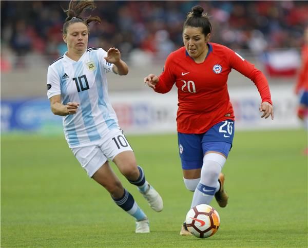 ماريا بونسيجوندو من أحد لقاءات الأرجنتين