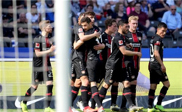 فرحة لاعبي باير ليفركوزن