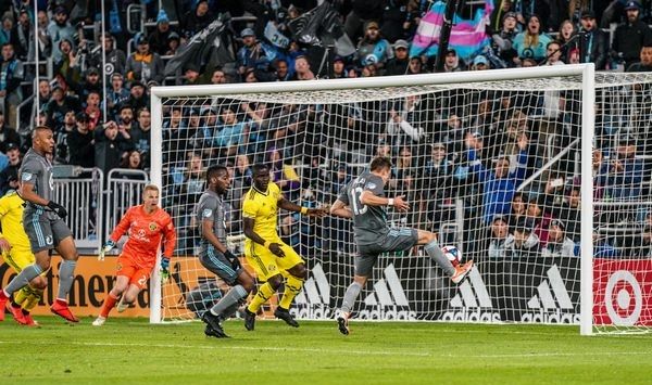 مينيسوتا يونايتد وكولومبوس كرو 