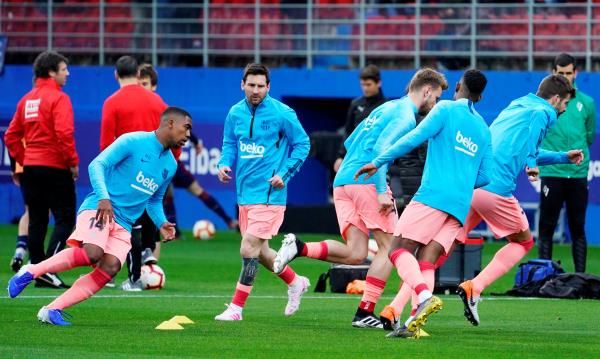 لاعبو برشلونة قبل اللقاء