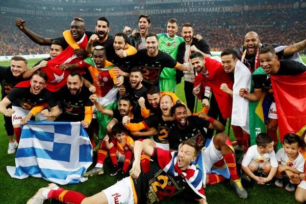 لاعبو جالطة سراي