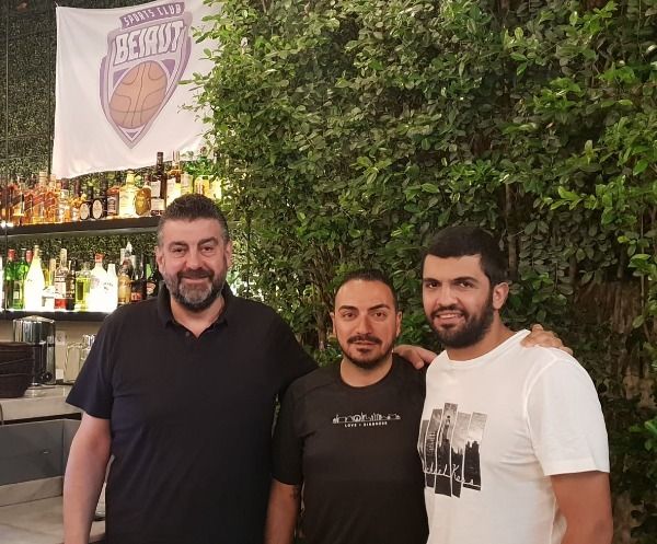 كرم مشرف (على اليمين)