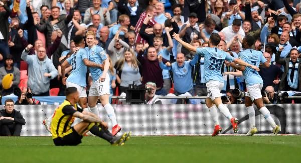 خيسوس مع لاعبي السيتي