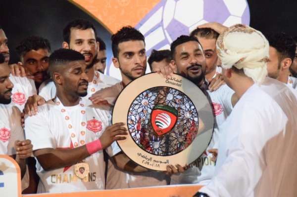 جانب من التتويج 