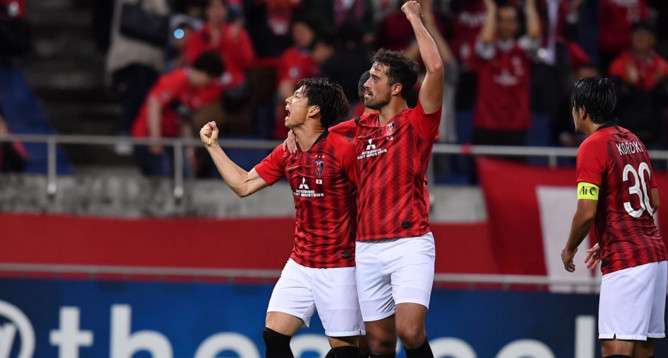 فرحة لاعبي أوراوا