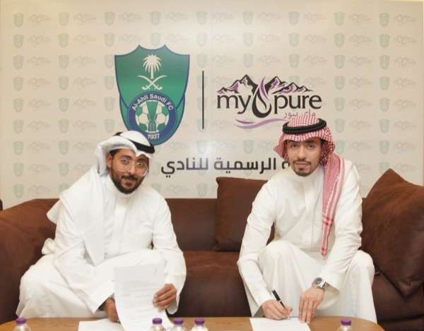 من توقيع العقود