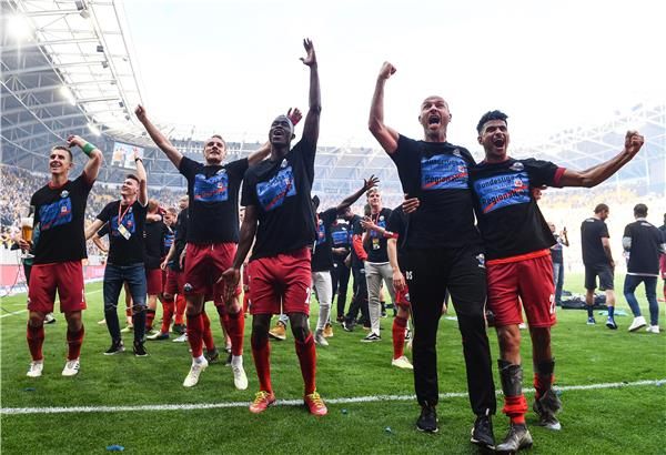 لاعبو بادربورن