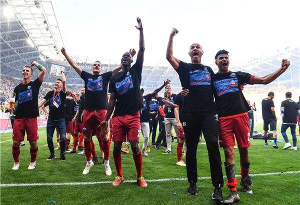 لاعبو بادربورن