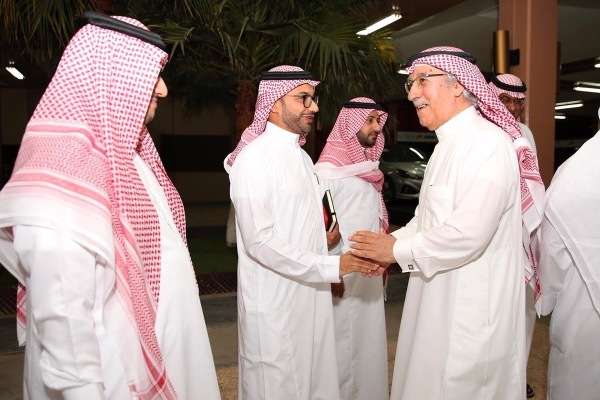 من الاجتماع