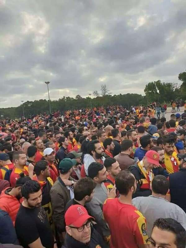 جماهير الترجي امام ملعب مولاي عبدالله بالرباط