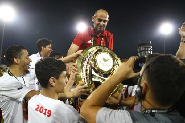 احتفالات جماهير الشارقة