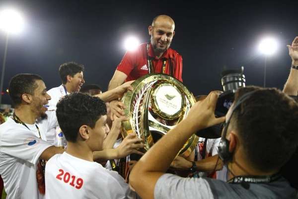 احتفالات جماهير الشارقة