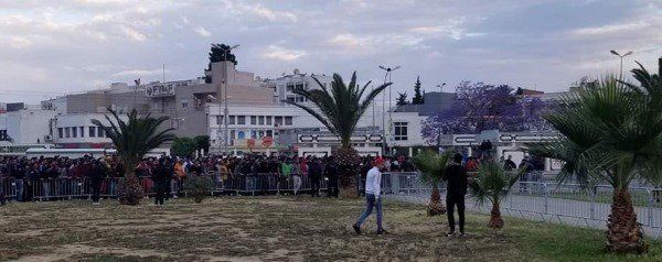 زحام على شراء التذاكر