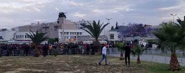 زحام على شراء التذاكر