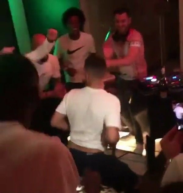 14152788-7087129-Eden_Hazard_was_in_good_spirits_as_David_Luiz_and_Willy_Caballer-a-89_1559227368961