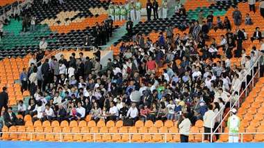 الجمهور الياباني والذي تواجد في استاد تيانخه